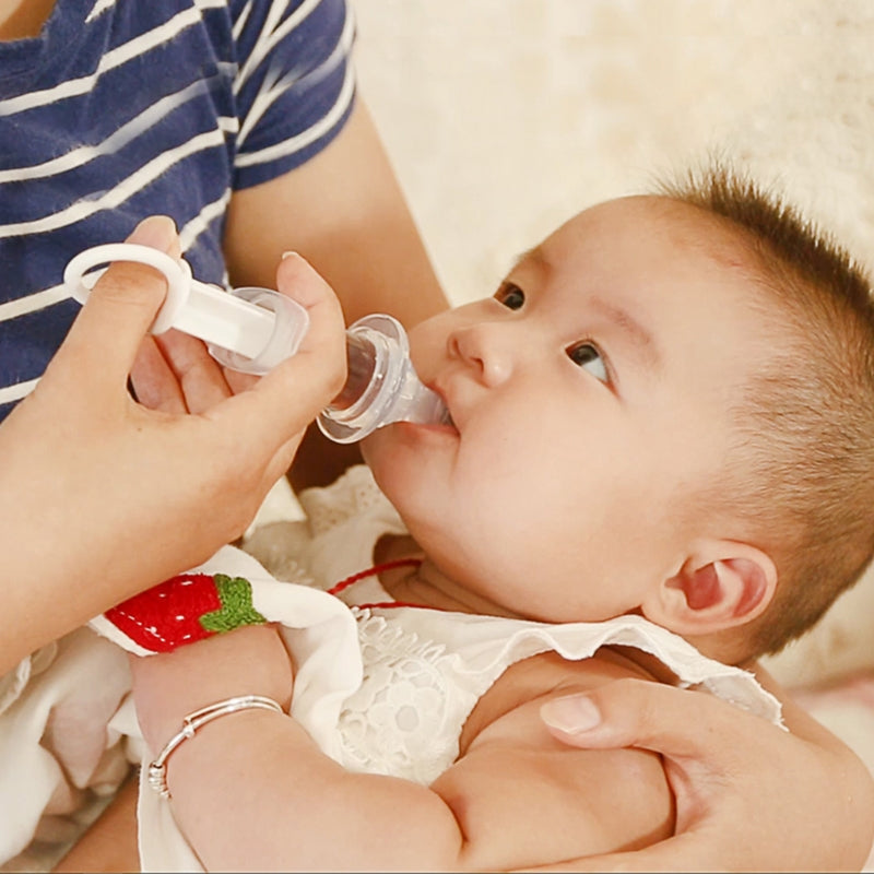 Baby syringe medicine feeder